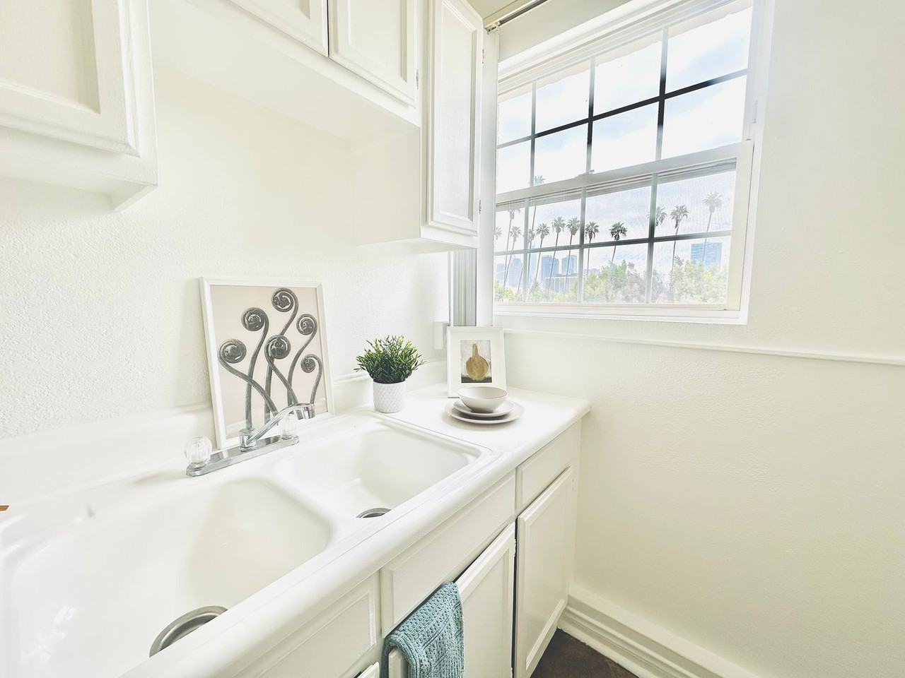 2121 W. 11th Street - Photo 6 of 51