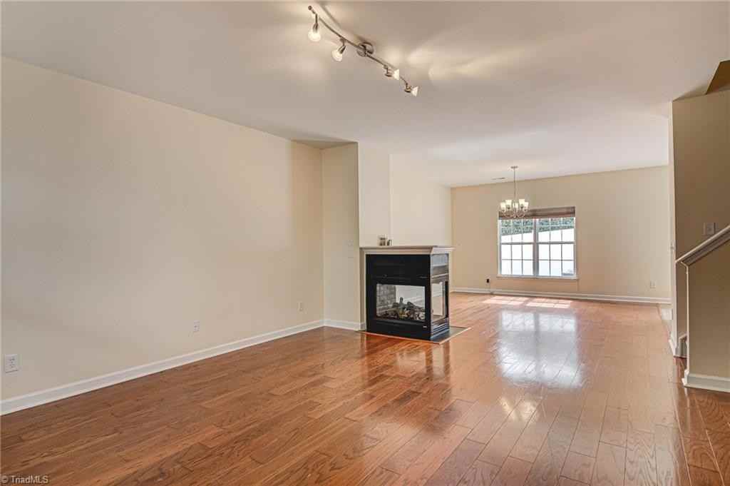 3970 Fountain Village Ln - Photo 5 of 11