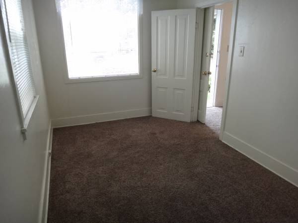 1554 H St - Photo 3 of 24