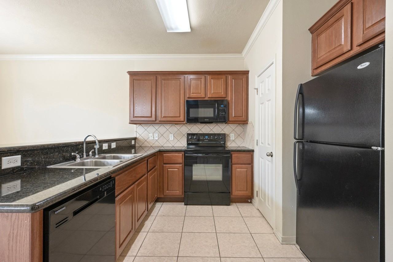 163 Forest Dr #1 - Photo 2 of 21