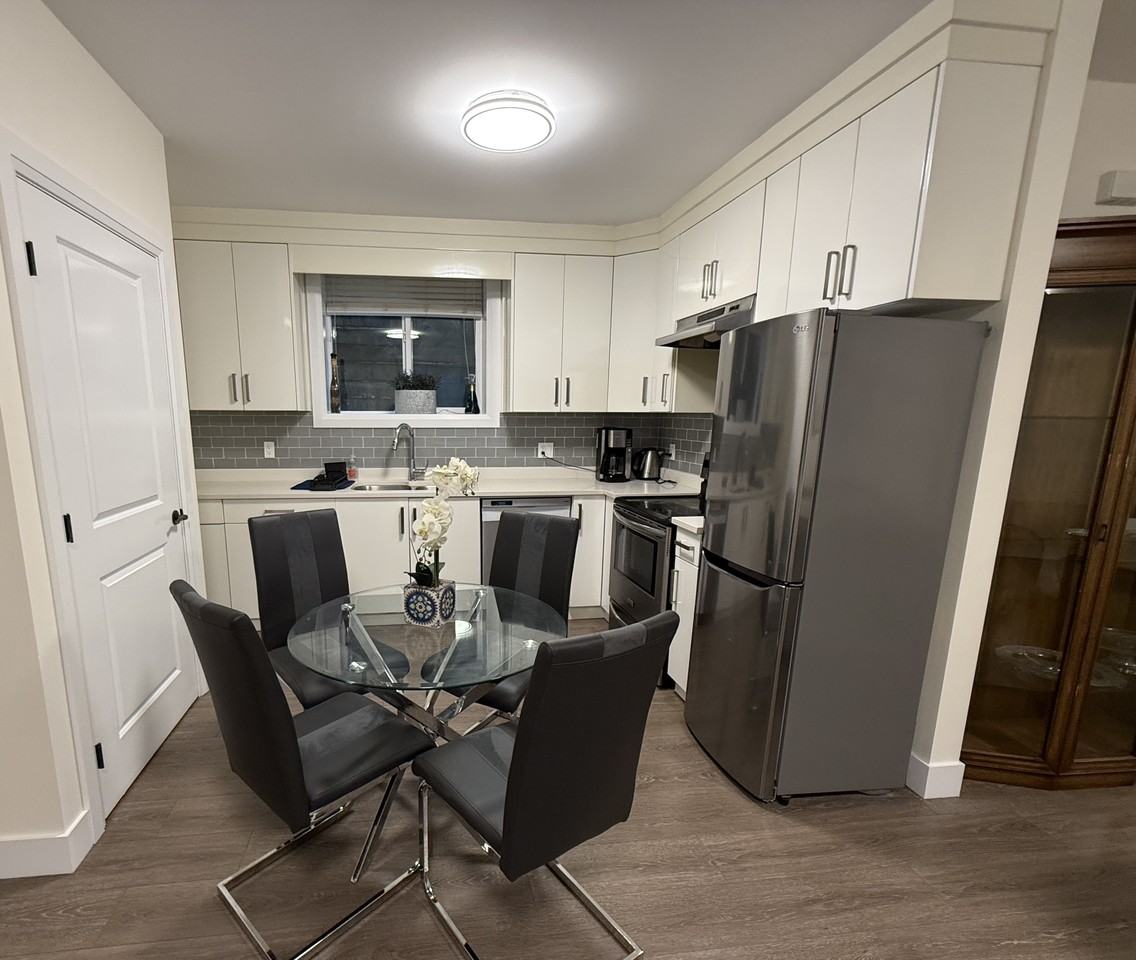 461 W 23rd St, - Photo 3 of 9