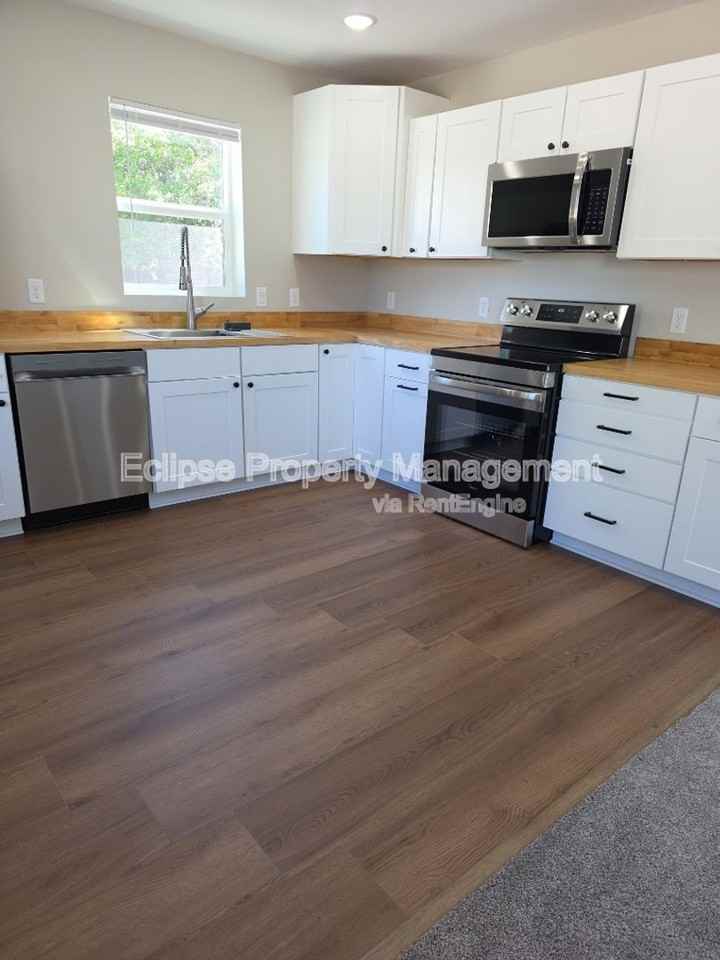 2839 Elm Ave #E - Photo 7 of 19