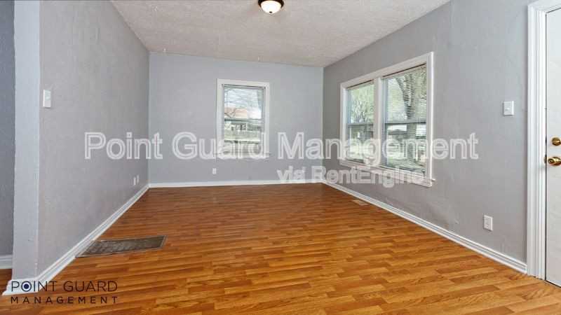357 S All Hallows Ave - Photo 2 of 17