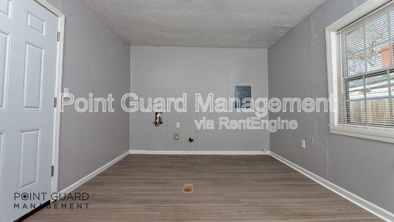 357 S All Hallows Ave - Photo 7 of 17