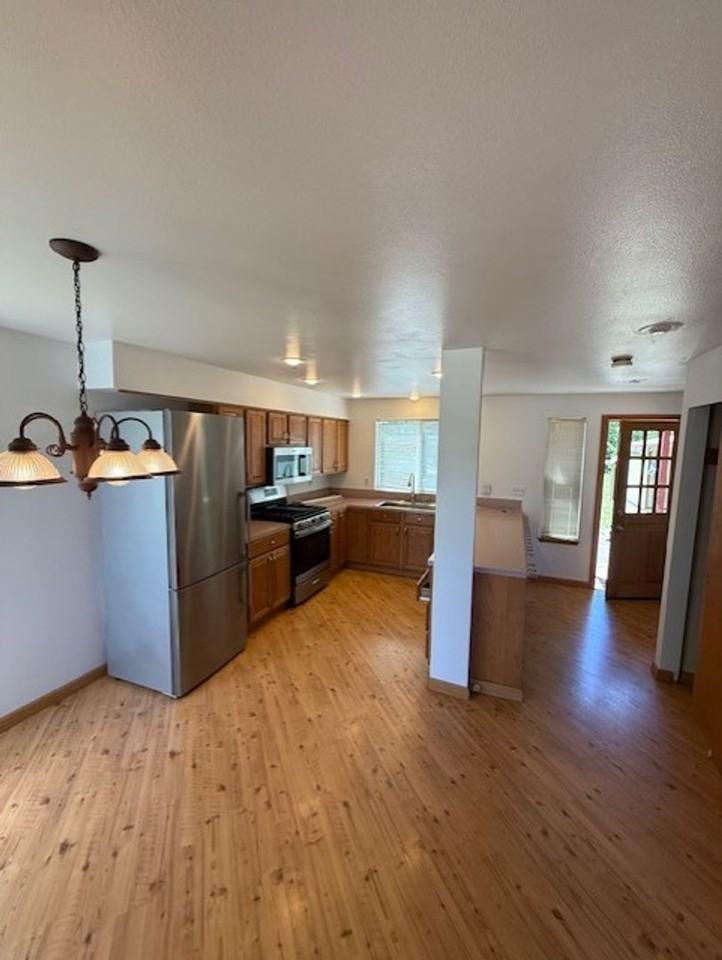 581 Mcelroy Rd - Photo 5 of 16