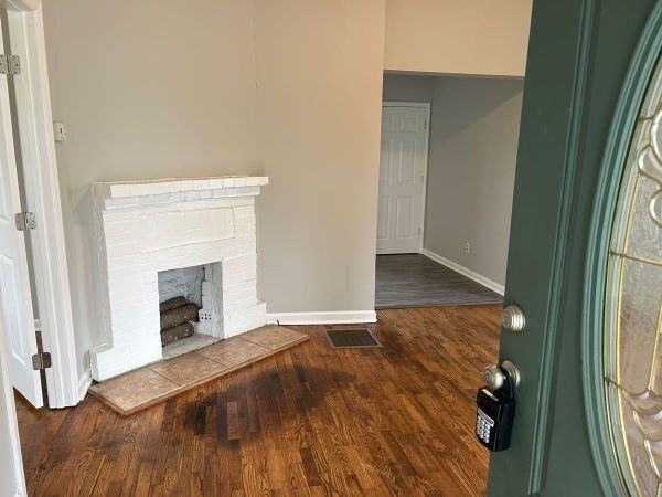 315 E Churchwell Ave - Photo 2 of 19