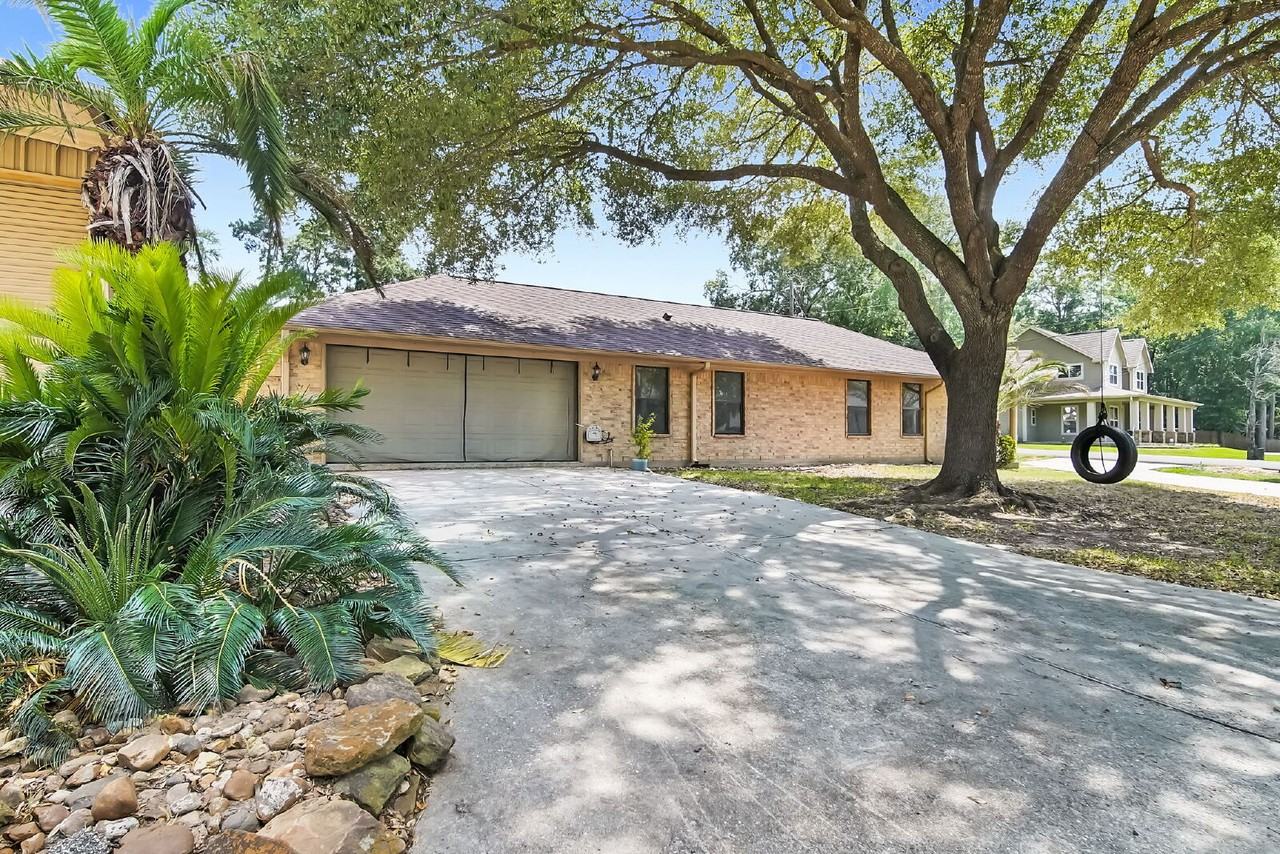 303 Shawnee Dr - Photo 2 of 31