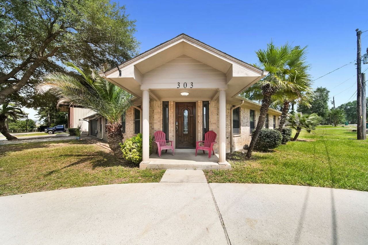 303 Shawnee Dr - Photo 3 of 31