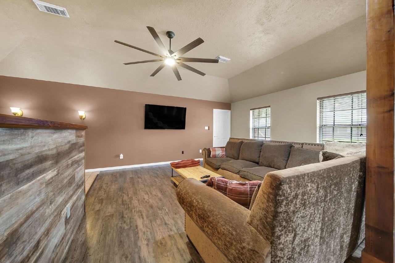 303 Shawnee Dr - Photo 4 of 31