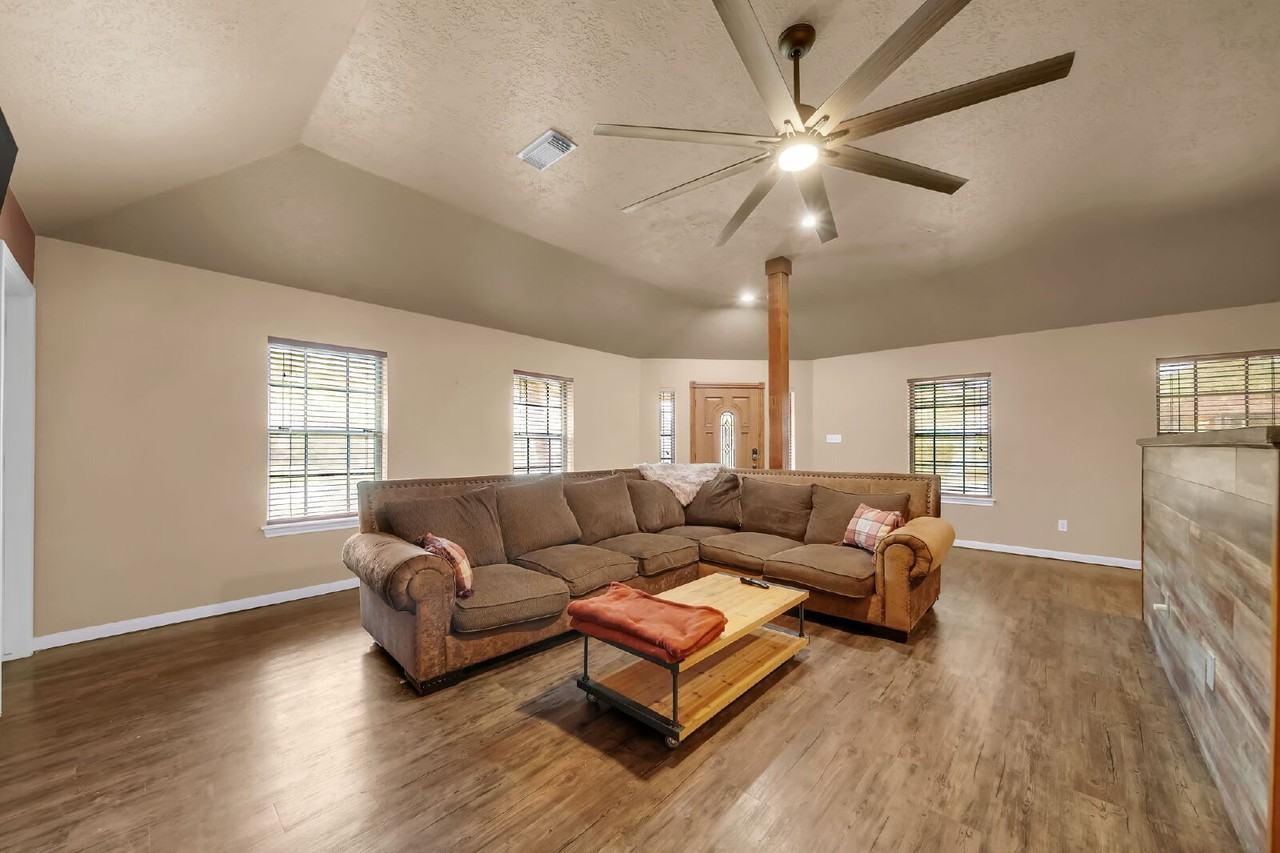 303 Shawnee Dr - Photo 6 of 31