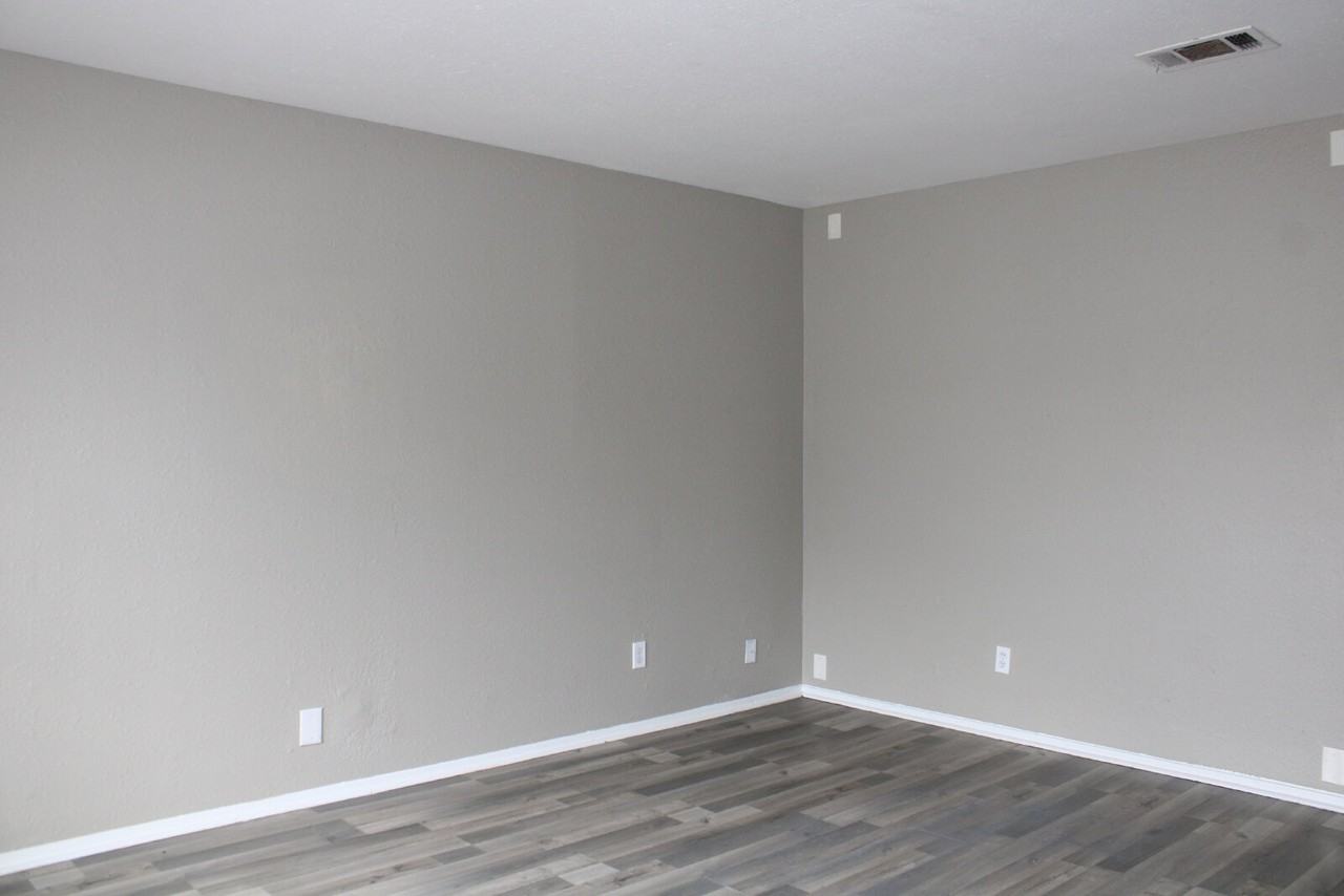 528 Glen Cove St #528 - Photo 4 of 13