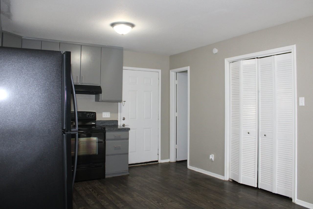 528 Glen Cove St #528 - Photo 7 of 13