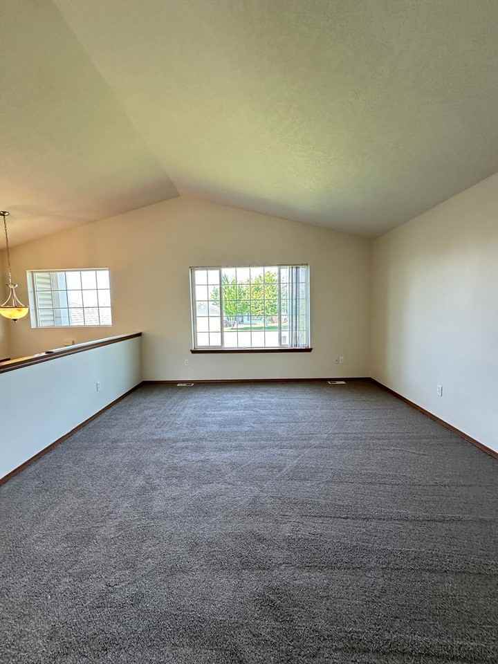 419 N Arbutus Ave - Photo 3 of 29