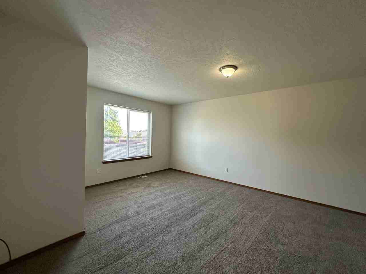 419 N Arbutus Ave - Photo 5 of 29