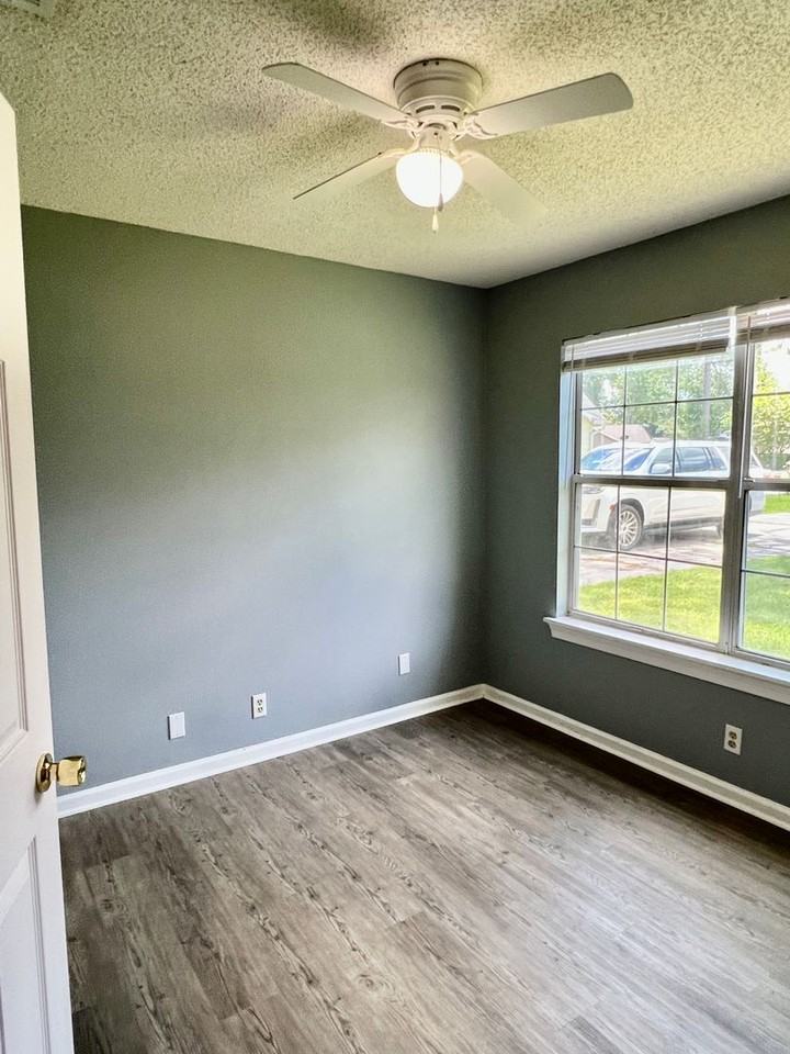 108 Clinton Ct - Photo 3 of 15