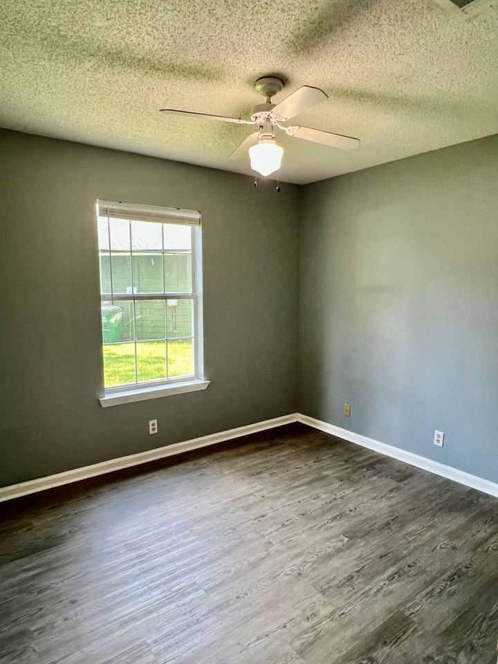 108 Clinton Ct - Photo 4 of 15