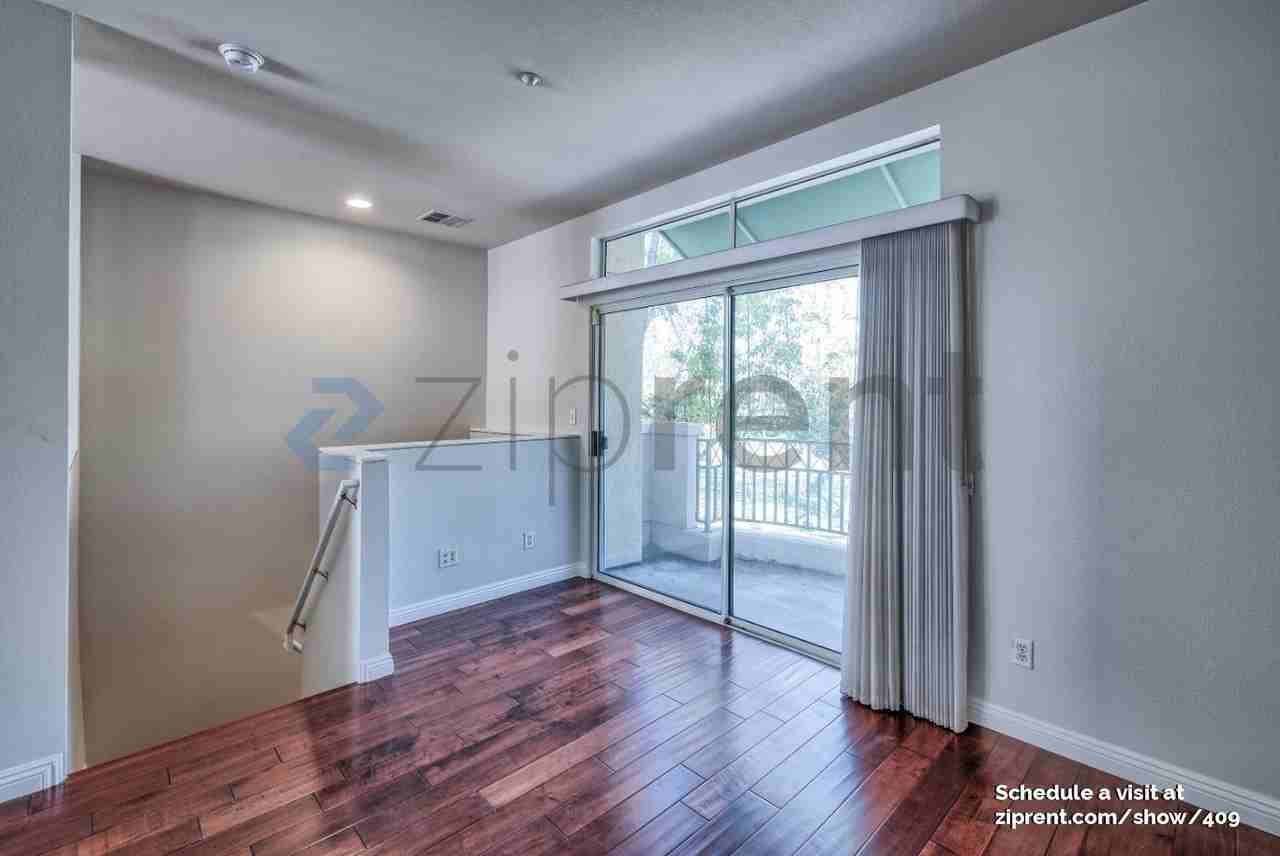 128 Holly Ct - Photo 3 of 13