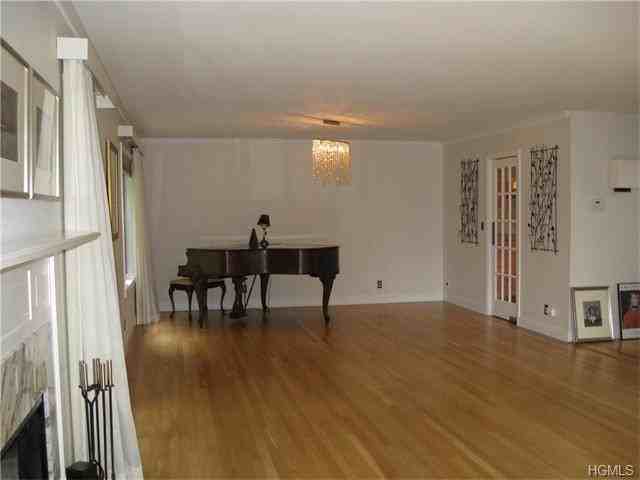 26 Cotswold Dr - Photo 3 of 15