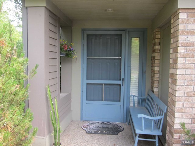 1 Sandburg Ct - Photo 2 of 25