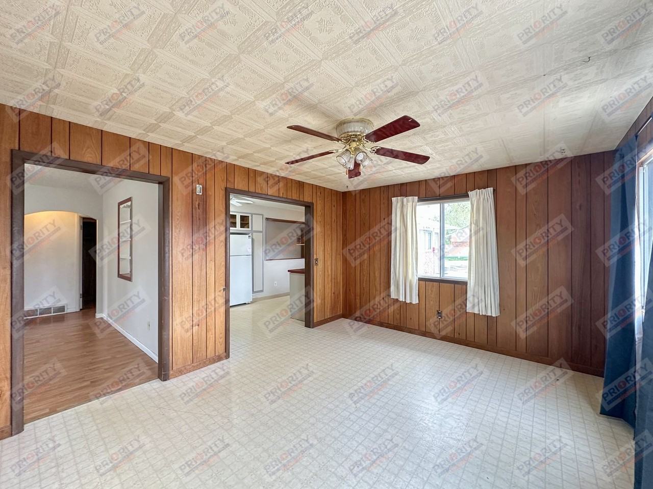 219 219 W Converse House - Photo 2 of 14