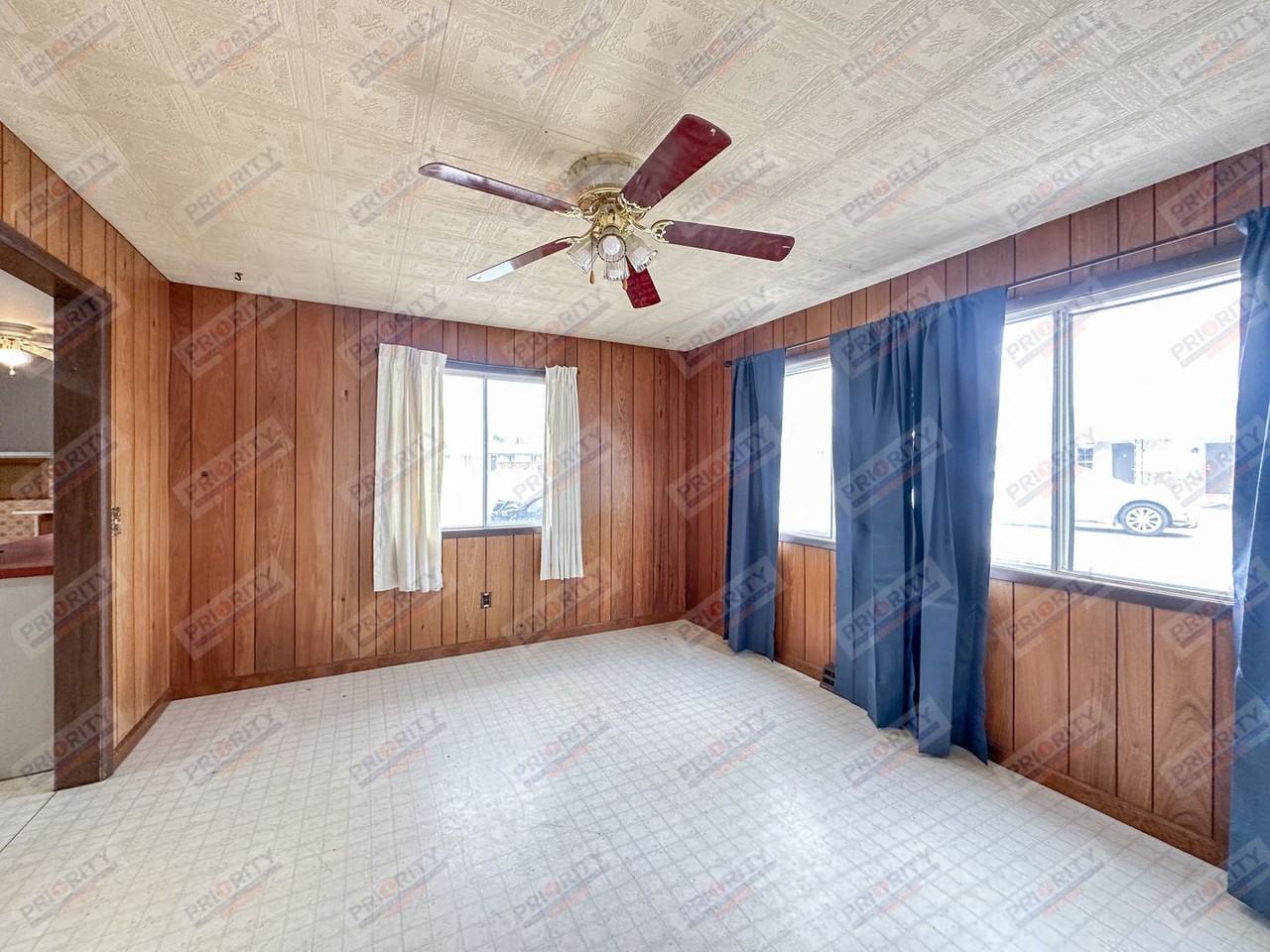 219 219 W Converse House - Photo 3 of 14