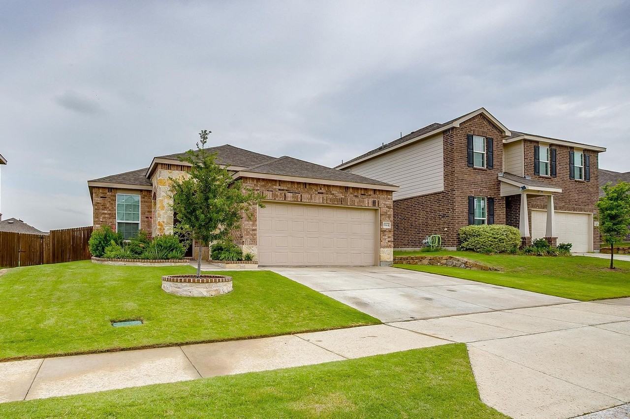 8144 Branch Hollow Trl - Photo 2 of 33