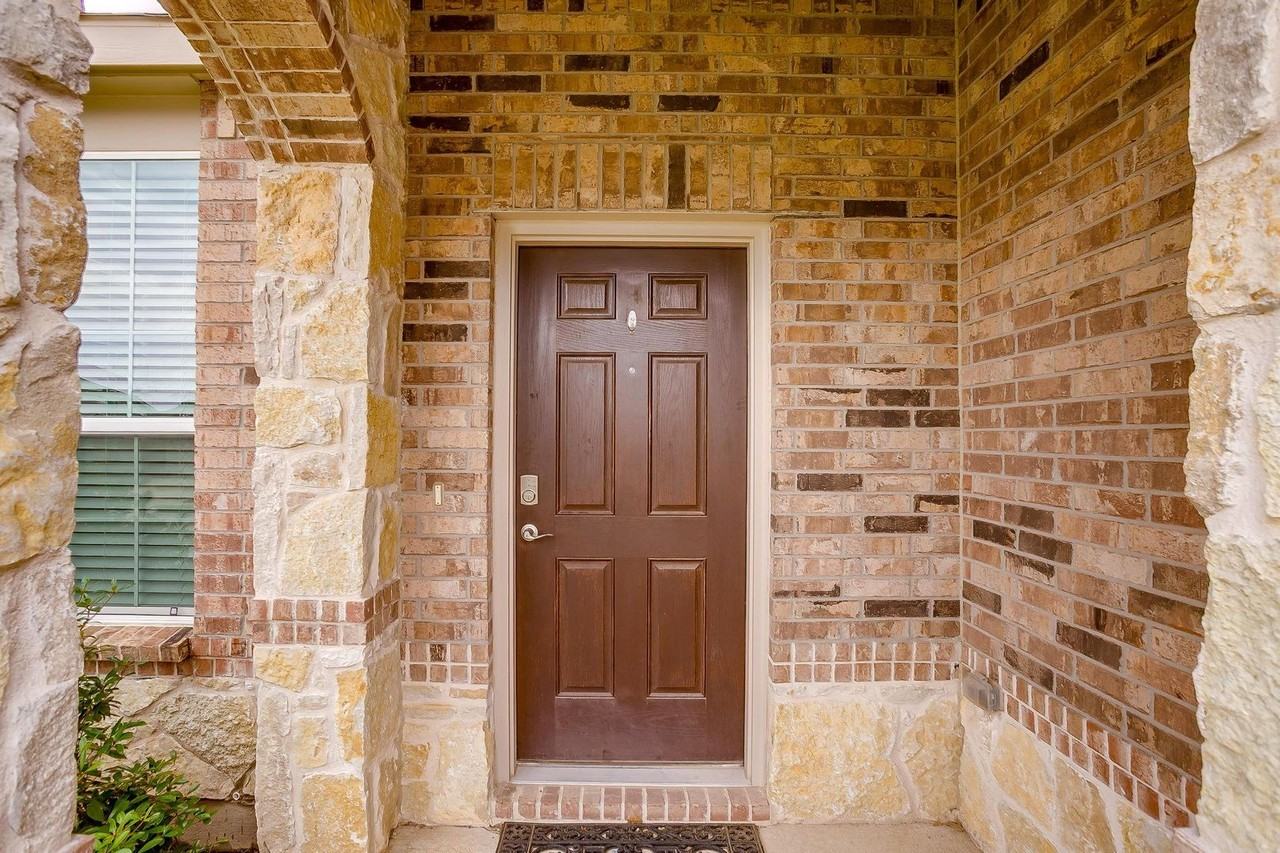 8144 Branch Hollow Trl - Photo 3 of 33