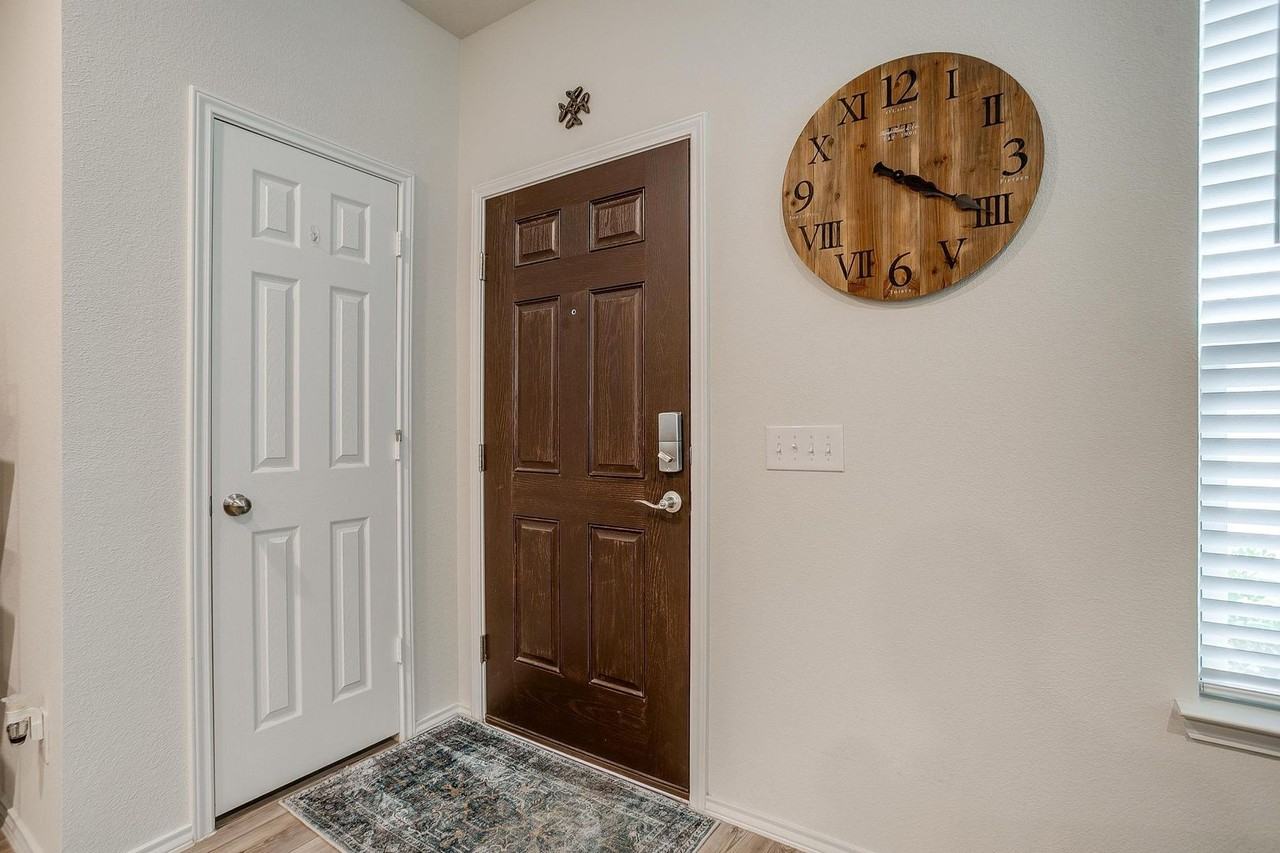 8144 Branch Hollow Trl - Photo 4 of 33
