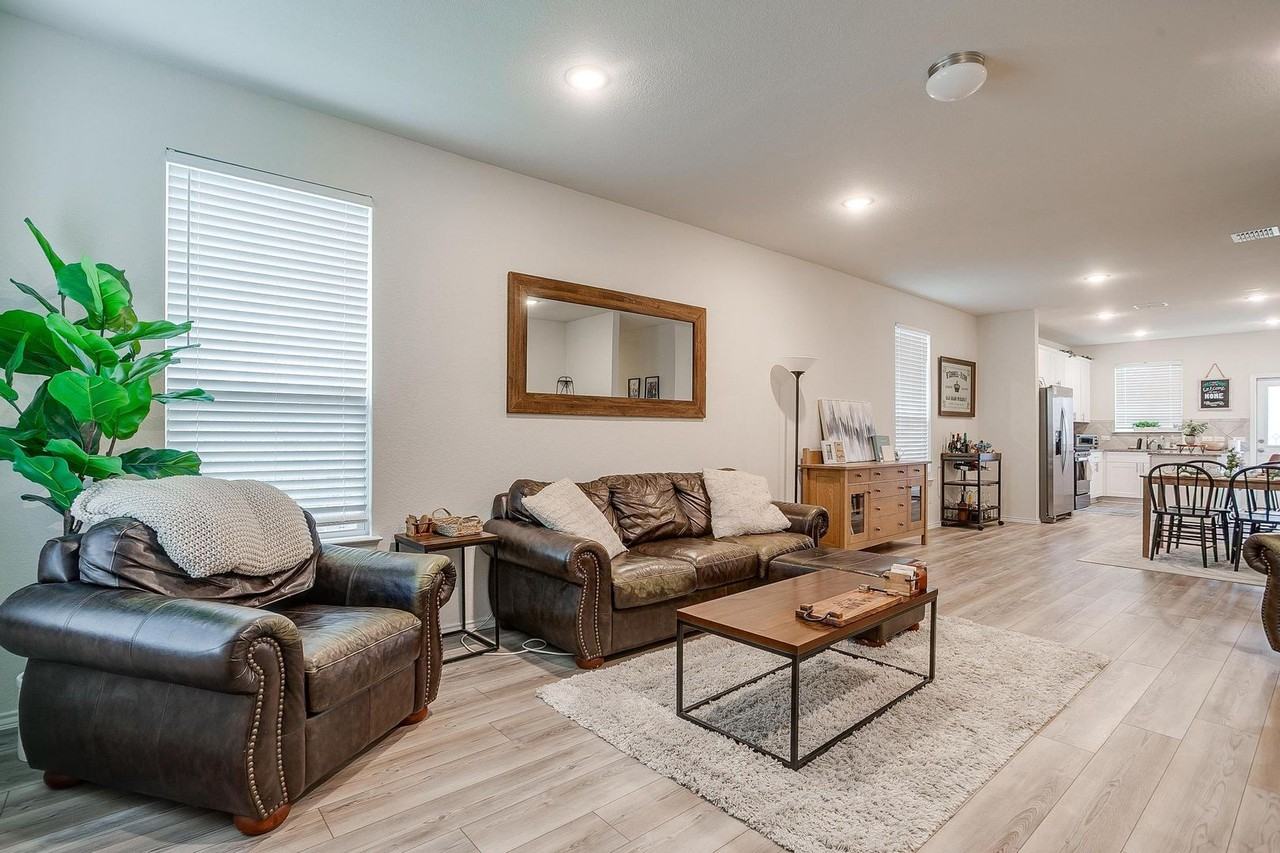 8144 Branch Hollow Trl - Photo 6 of 33