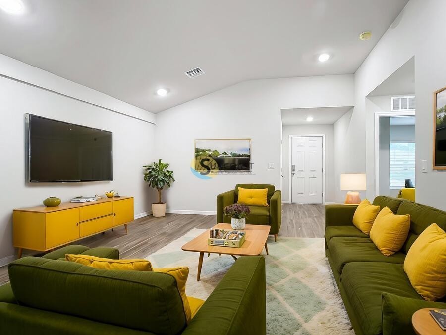 177 Lomond Dr - Photo 2 of 20