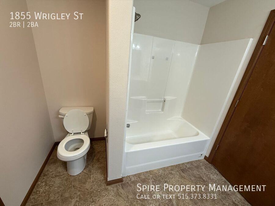 1855 Wrigley St - Photo 3 of 19