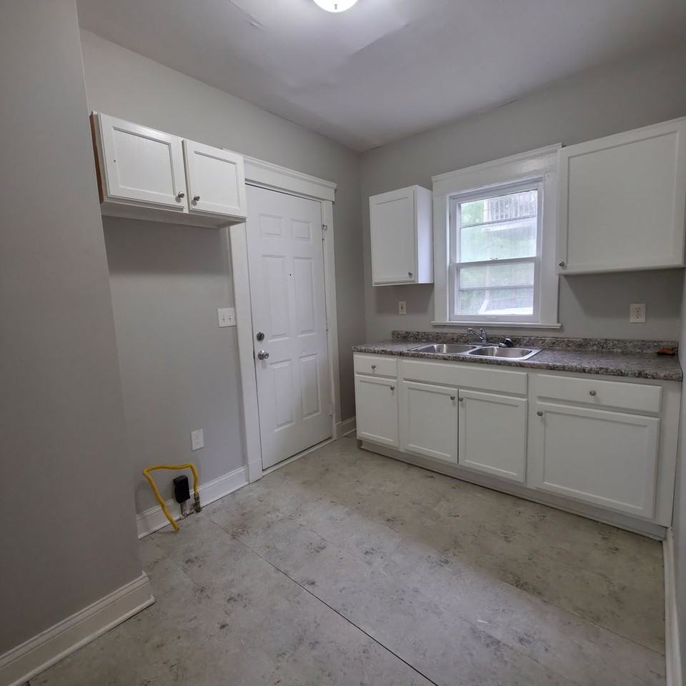 1035 Elbon Rd - Photo 3 of 26