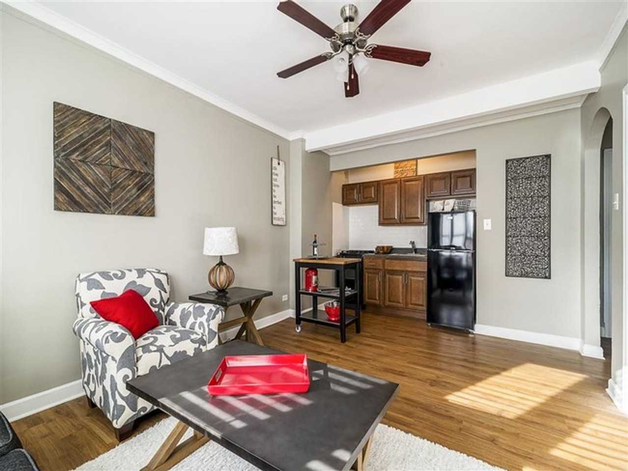 Stunning Large One Bedroom, Lake View, Elevator Building - Photo 2 of 27