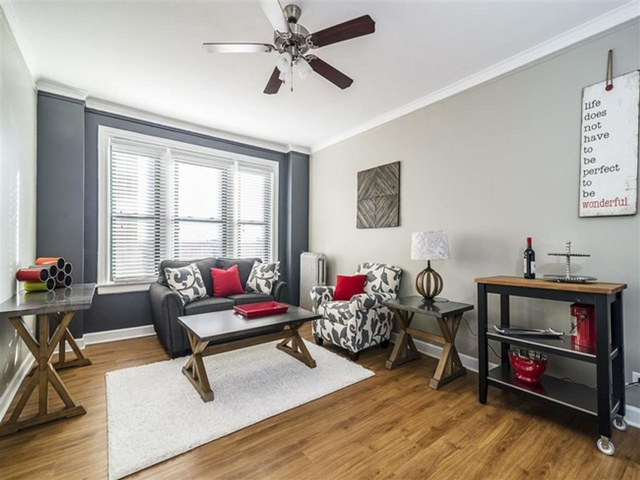 Stunning Large One Bedroom, Lake View, Elevator Building - Photo 3 of 27