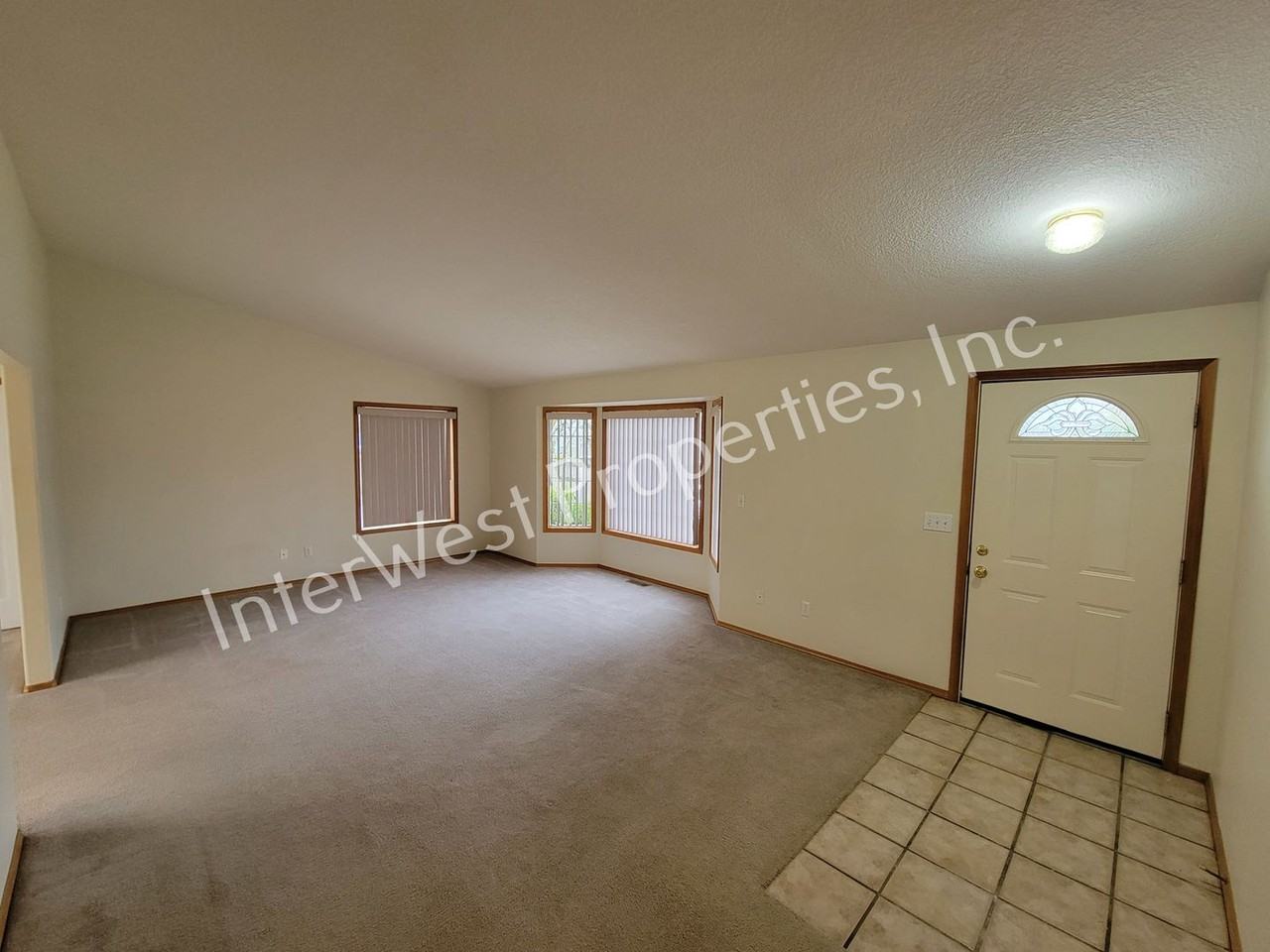 8910 Sw 69th Ave - Photo 3 of 25