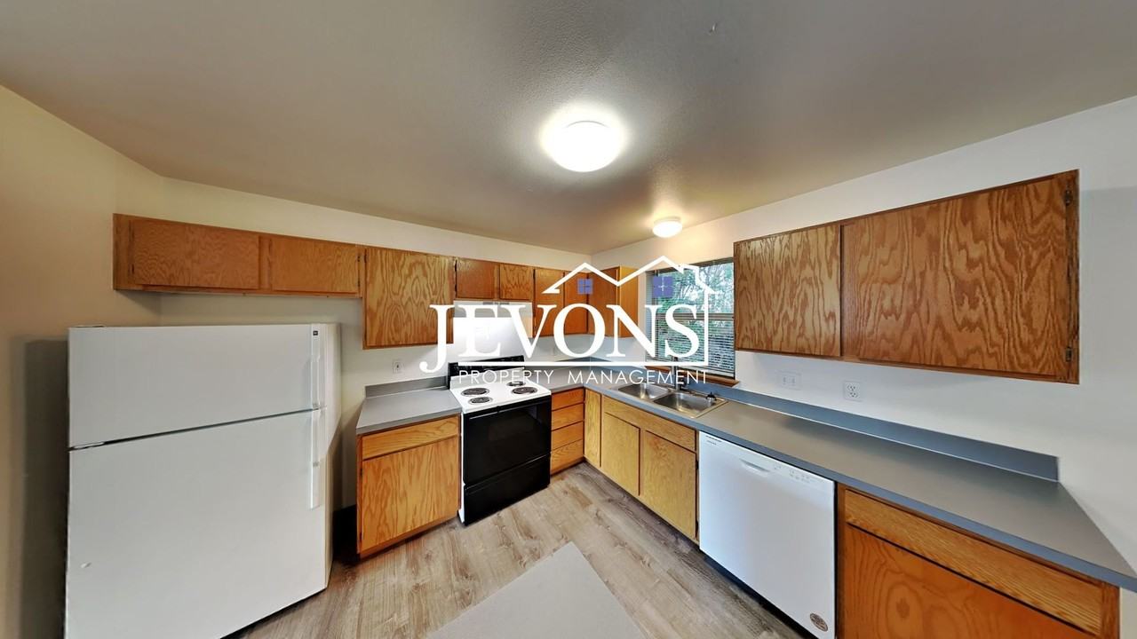 617 Jamie Dr - Photo 3 of 50