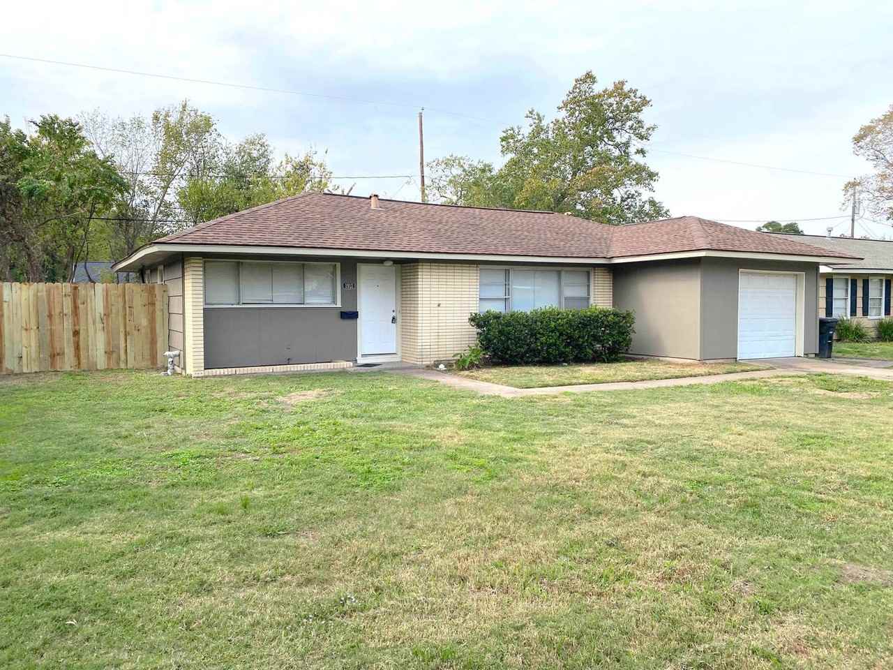 1913 Huge Oaks St - Photo 2 of 11