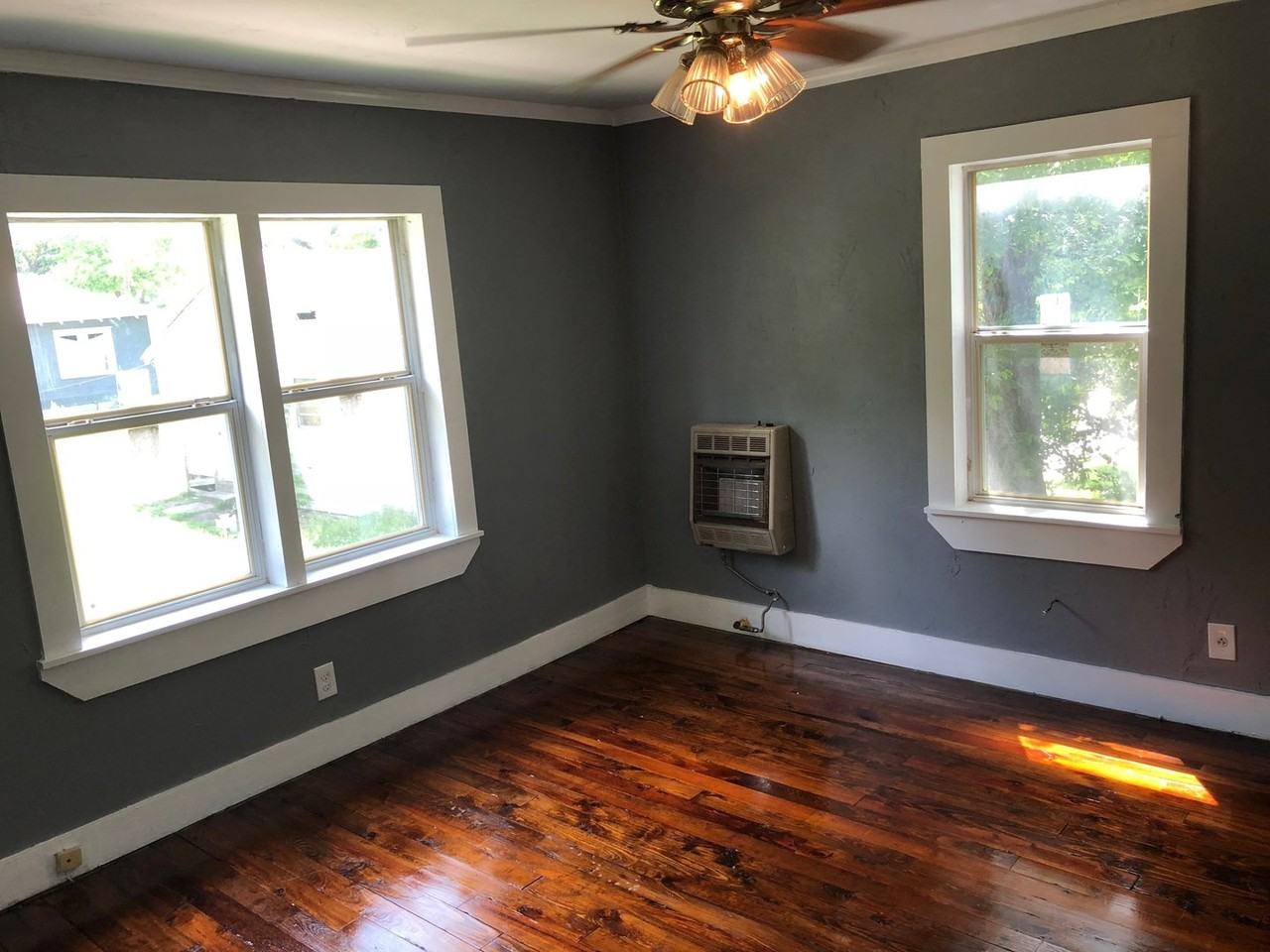 725 1/2 W 12th St - Photo 7 of 11