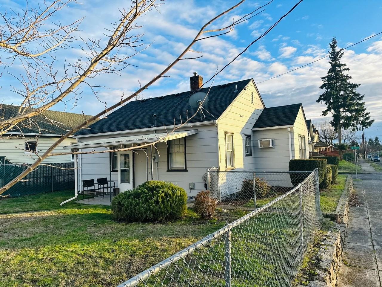 722 W 30th St - Photo 4 of 20
