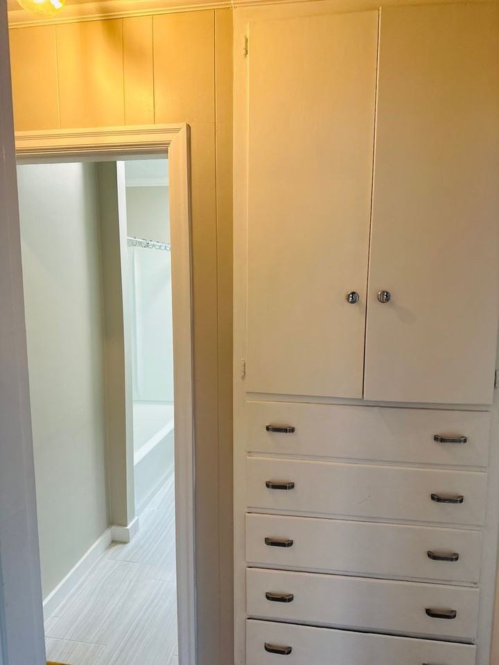 722 W 30th St - Photo 7 of 20