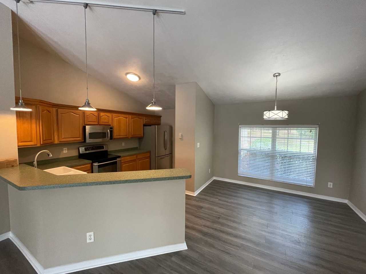 21433 Ne 51st Ave - Photo 2 of 26