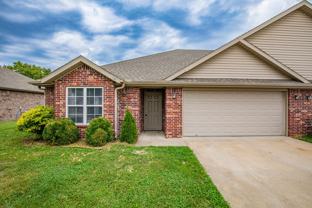 131 Foxglove St - Photo 1 of 1