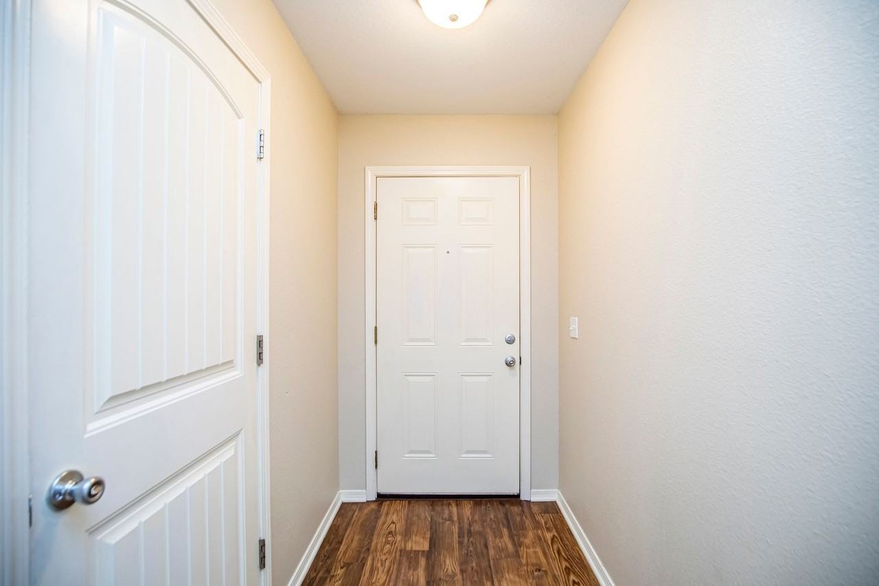 131 Foxglove St - Photo 2 of 14