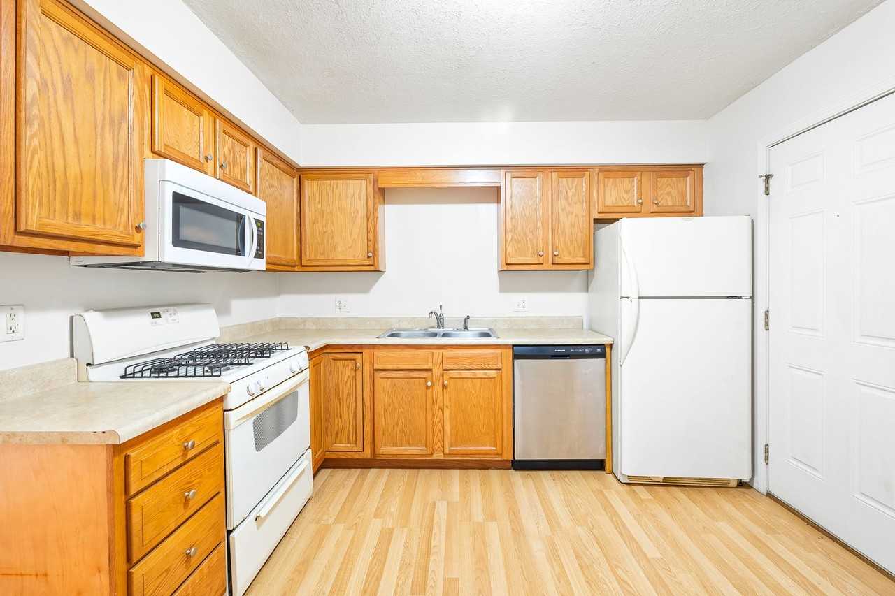 4 Larry Court - Photo 2 of 9