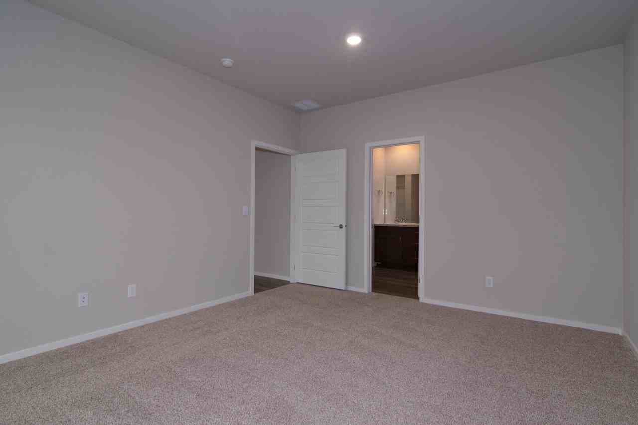 5507 W Georgetown Ln - Photo 4 of 18