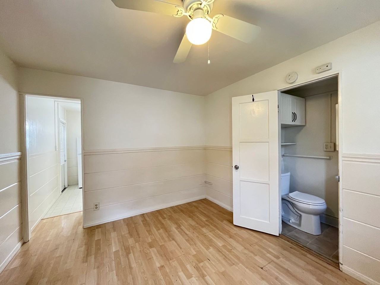 310 E Balboa Blvd - Photo 2 of 4