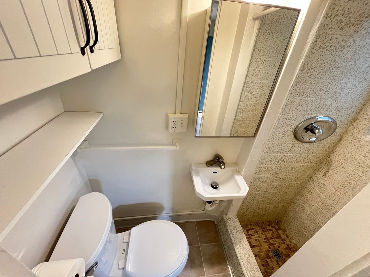 310 E Balboa Blvd - Photo 3 of 4