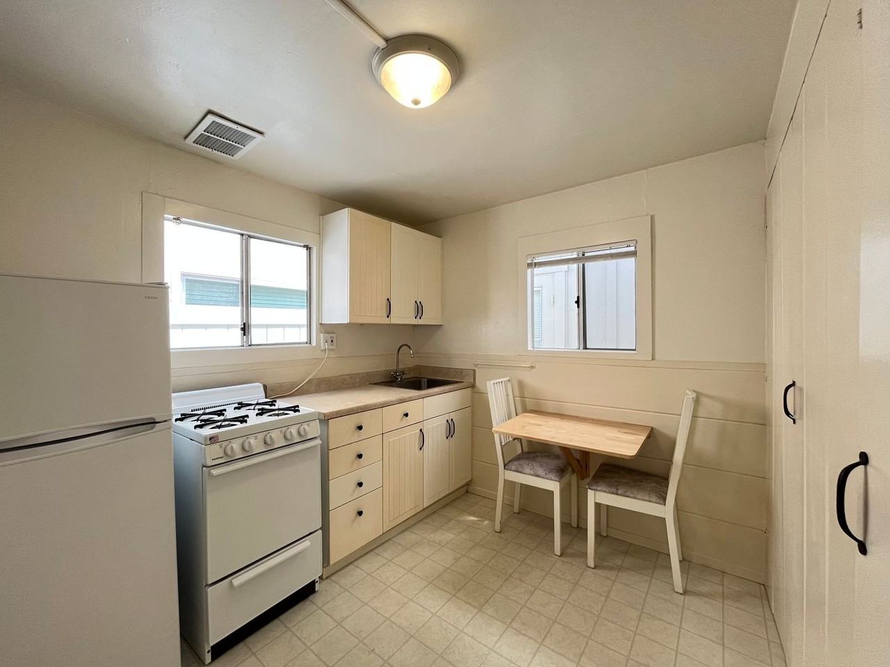 310 E Balboa Blvd - Photo 4 of 4