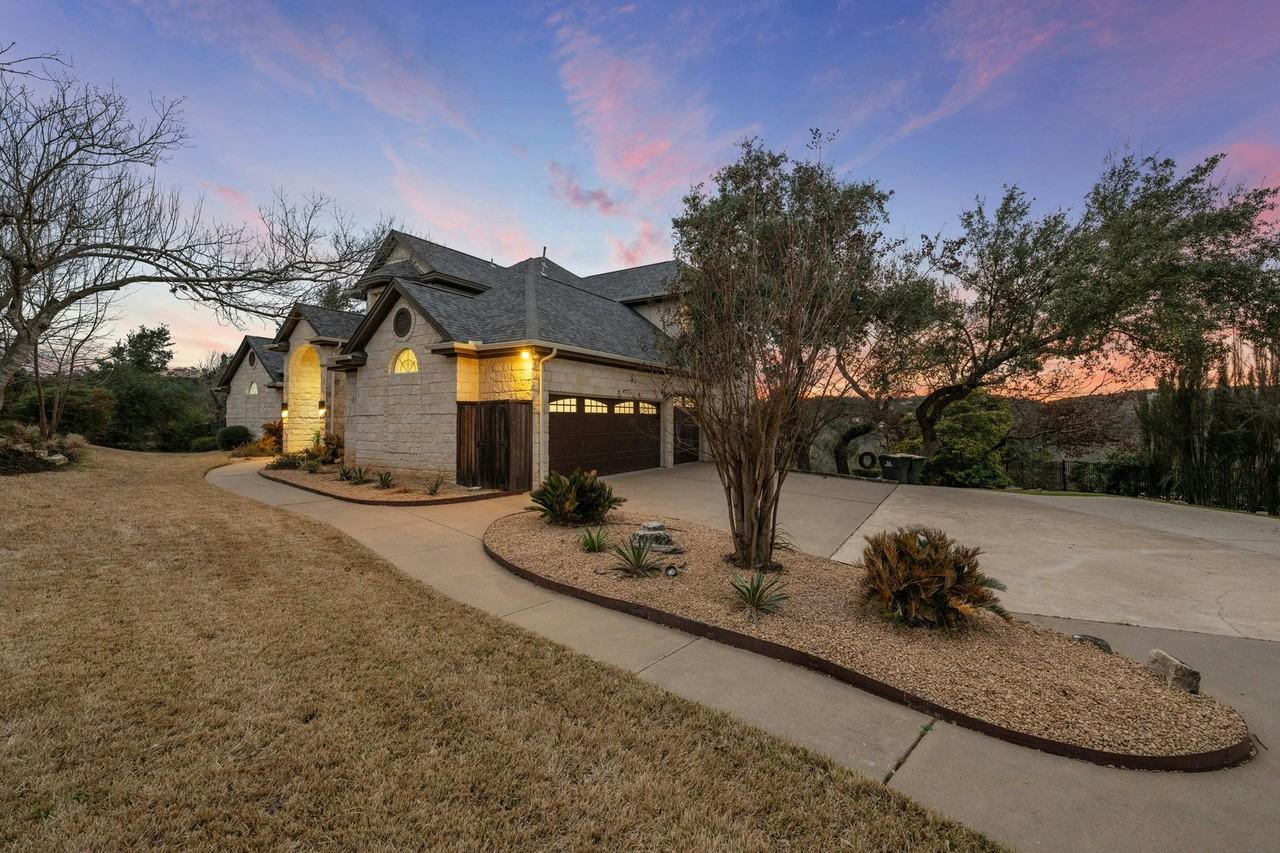 7905 Brightman Ln - Photo 4 of 40
