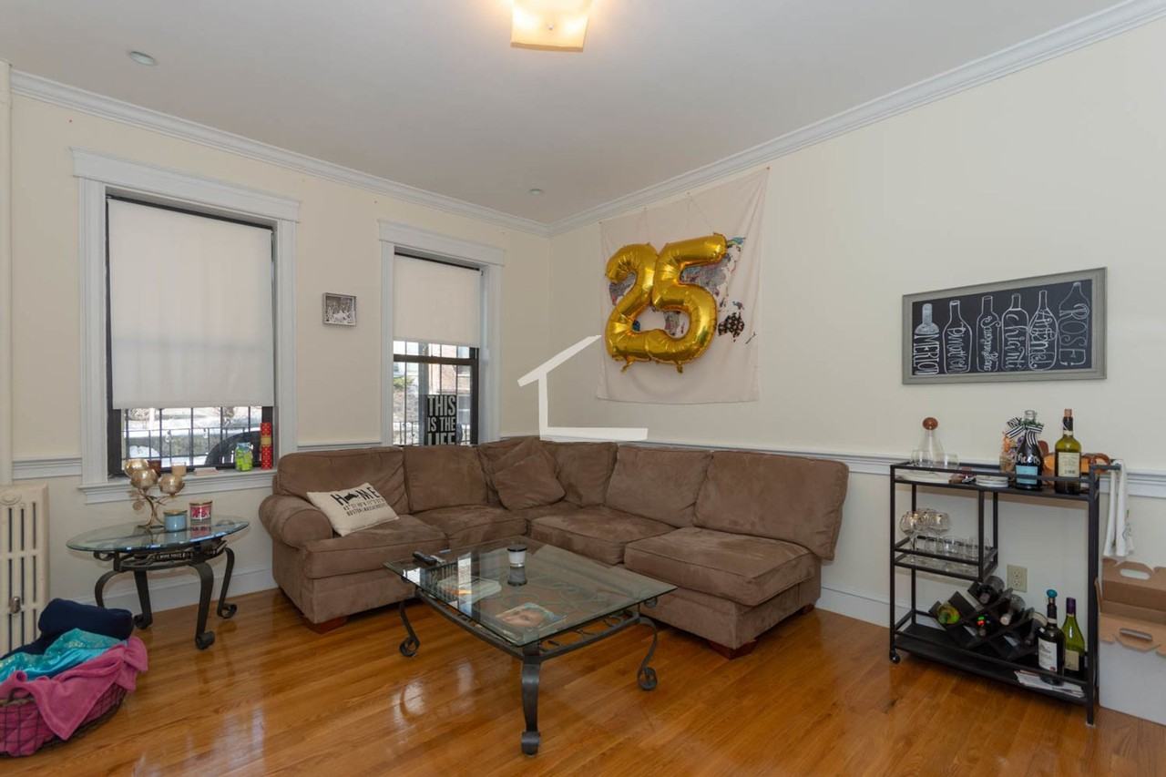 35 Glenville Ave - Photo 4 of 8